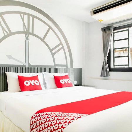 Oyo 501 At Night Hostel Phuket Exterior foto