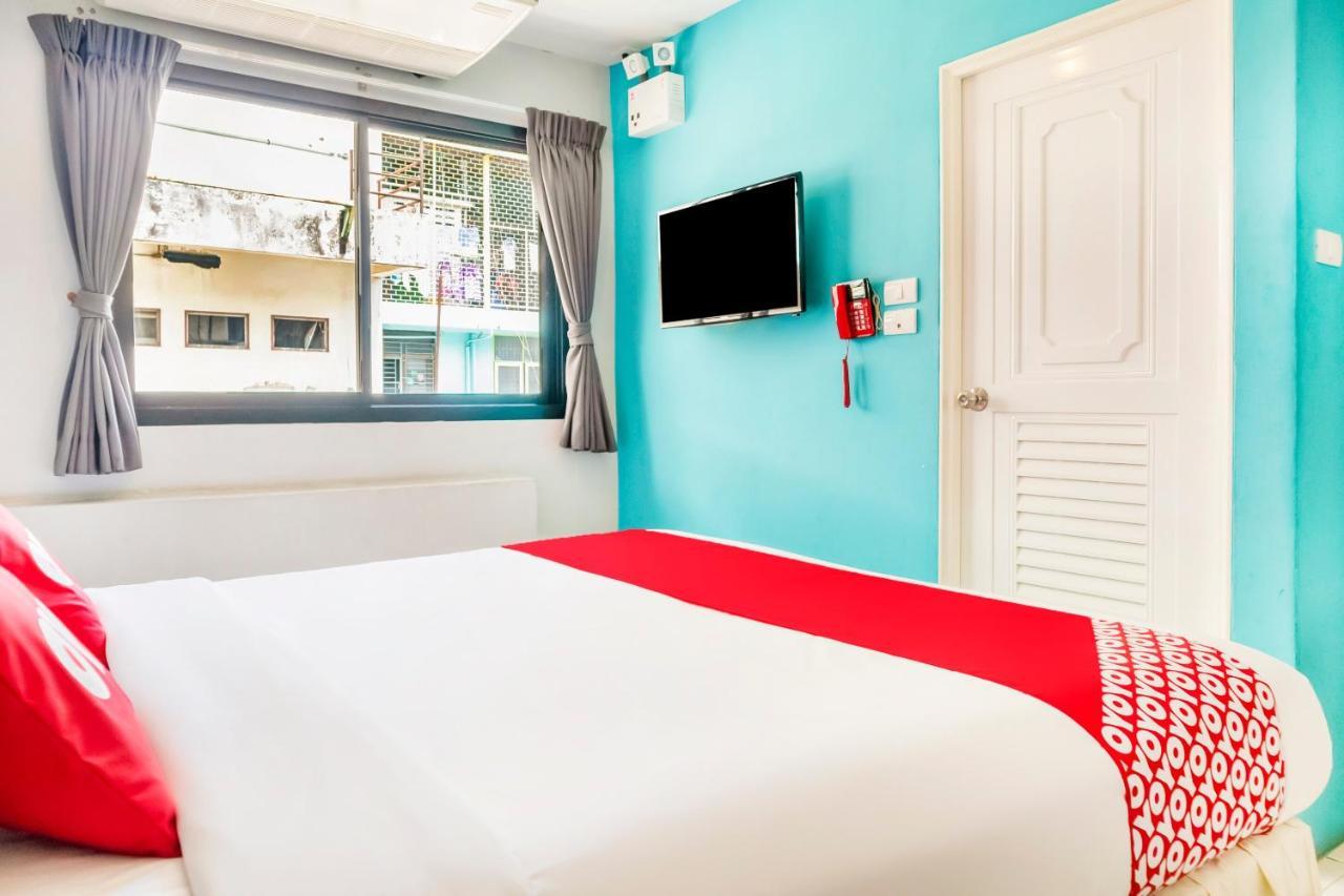 Oyo 501 At Night Hostel Phuket Exterior foto
