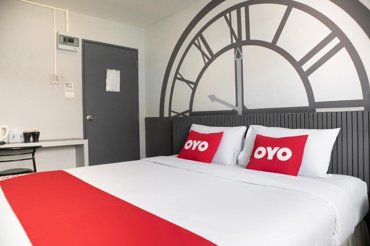 Oyo 501 At Night Hostel Phuket Exterior foto