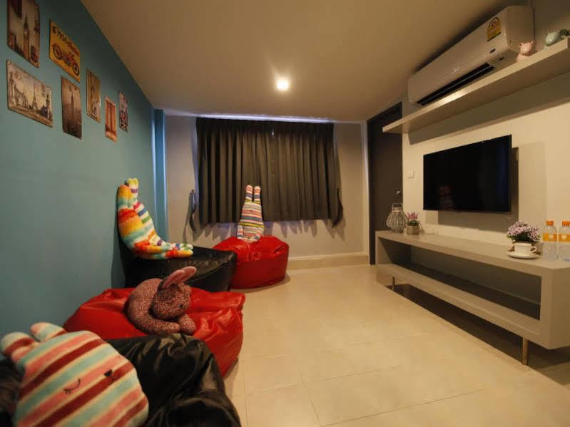 Oyo 501 At Night Hostel Phuket Exterior foto