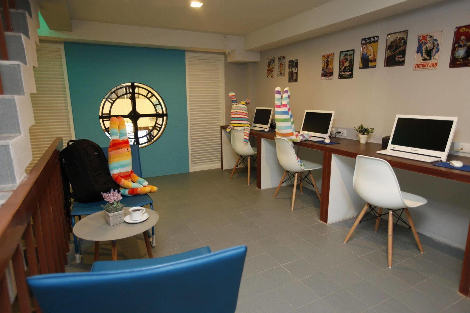 Oyo 501 At Night Hostel Phuket Exterior foto